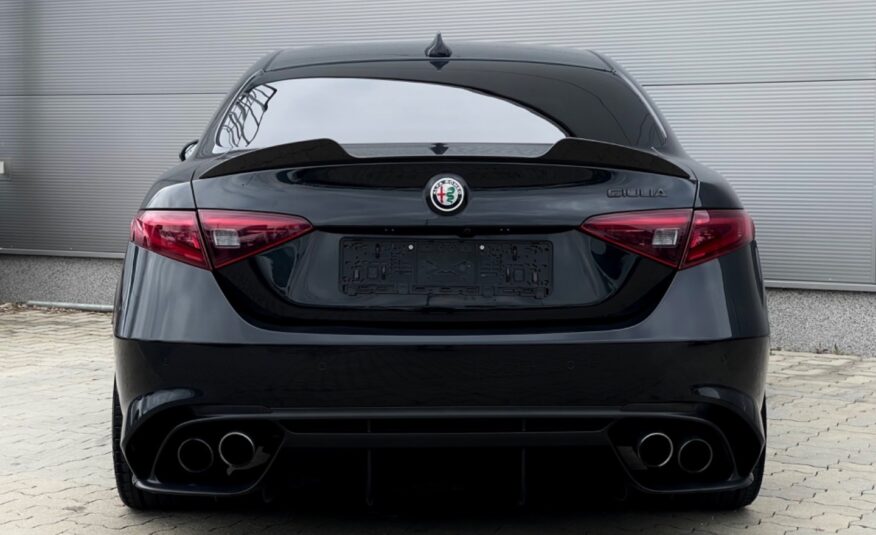 Alfa Romeo Giulia 2.9 Twin Turbo V6 510 AT QV