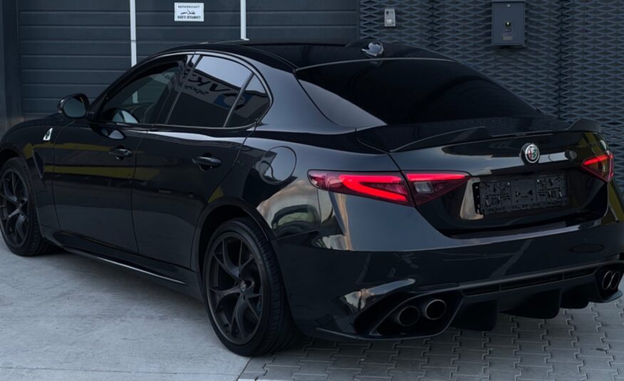 Alfa Romeo Giulia 2.9 Twin Turbo V6 510 AT QV