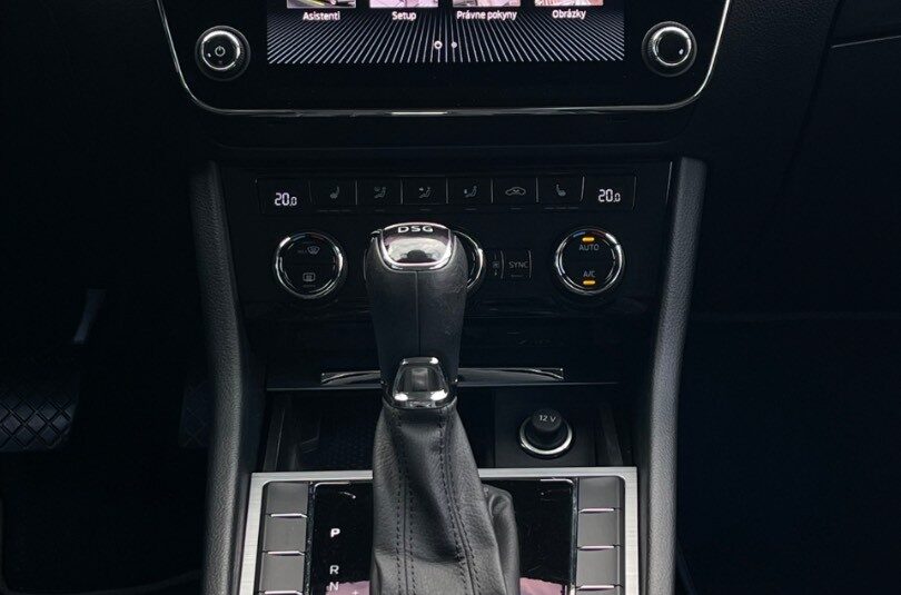 Škoda Superb 2.0 TDI SCR Live DSG