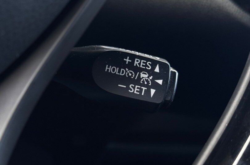 Toyota C-HR 1.8 Hybrid Executive E-CVT FWD