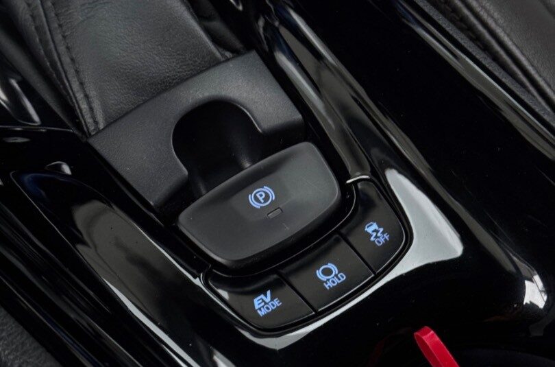 Toyota C-HR 1.8 Hybrid Executive E-CVT FWD