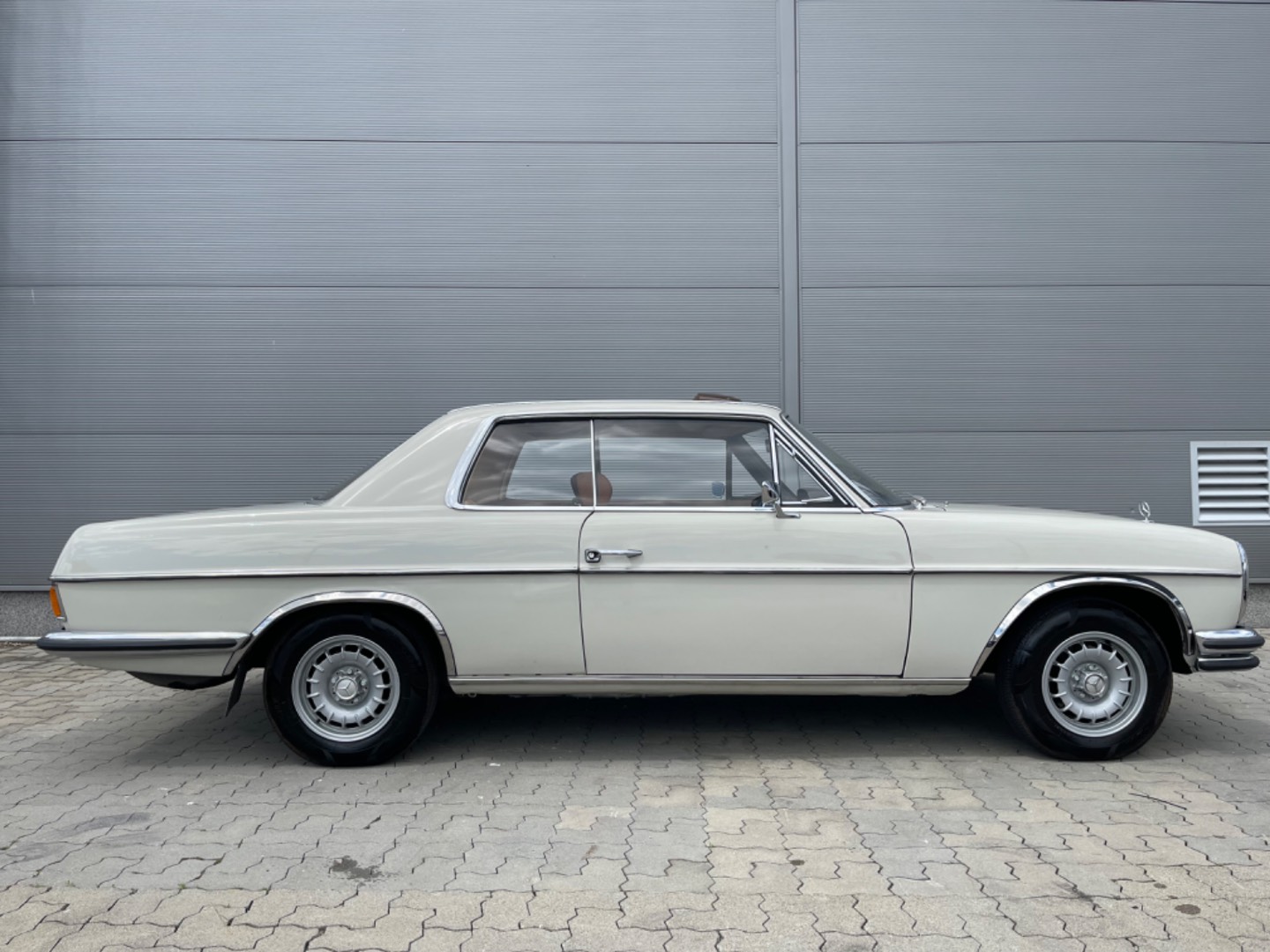 Mercedes-Benz 230 – 300 CE Kupé 250CE Automatic