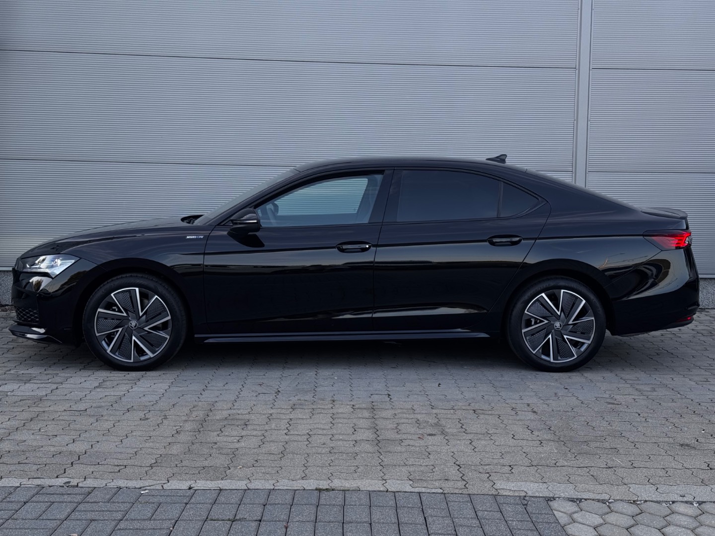Škoda Superb Sportline 2.0 TSI 195kW 7DSG 4×4 NOVÝ