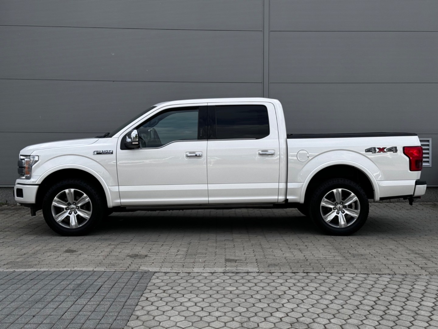 Ford F-150 4×4 PLATINUM Texas Edition