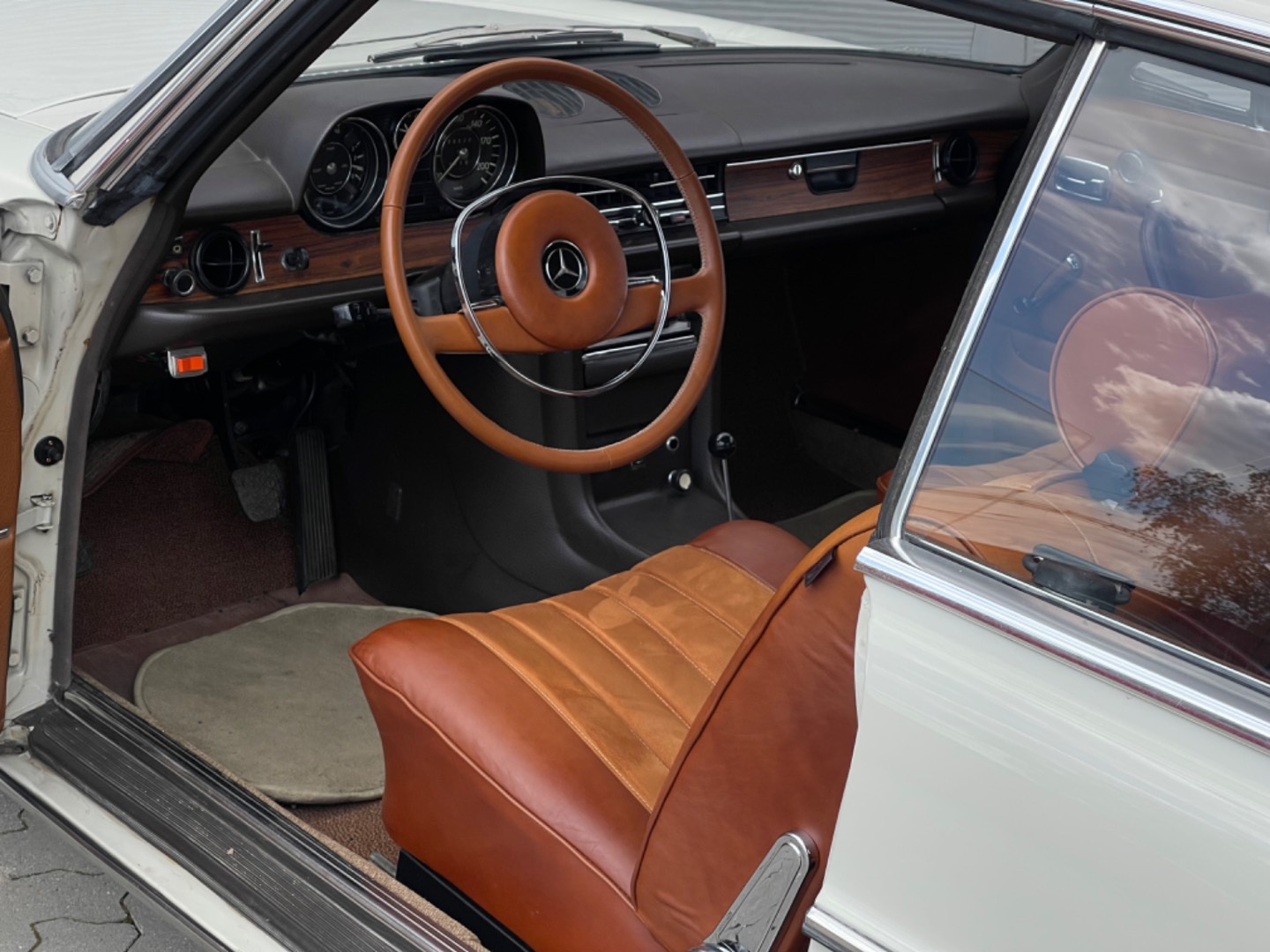 Mercedes-Benz 230 – 300 CE Kupé 250CE Automatic