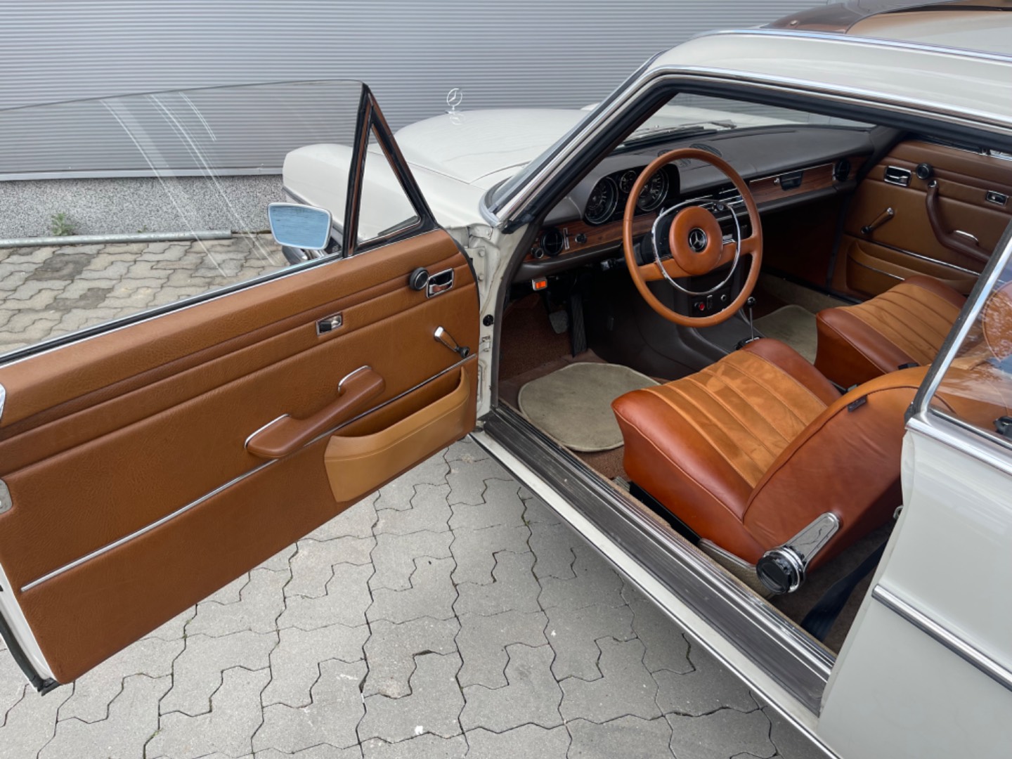 Mercedes-Benz 230 – 300 CE Kupé 250CE Automatic
