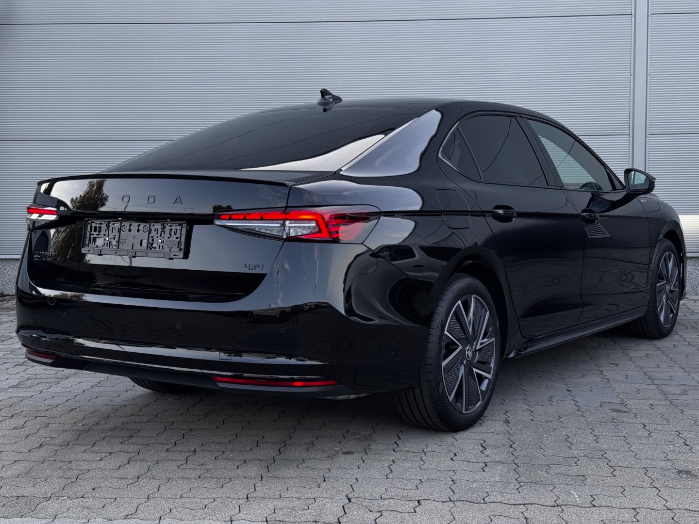 Škoda Superb Sportline 2.0 TSI 195kW 7DSG 4×4 NOVÝ