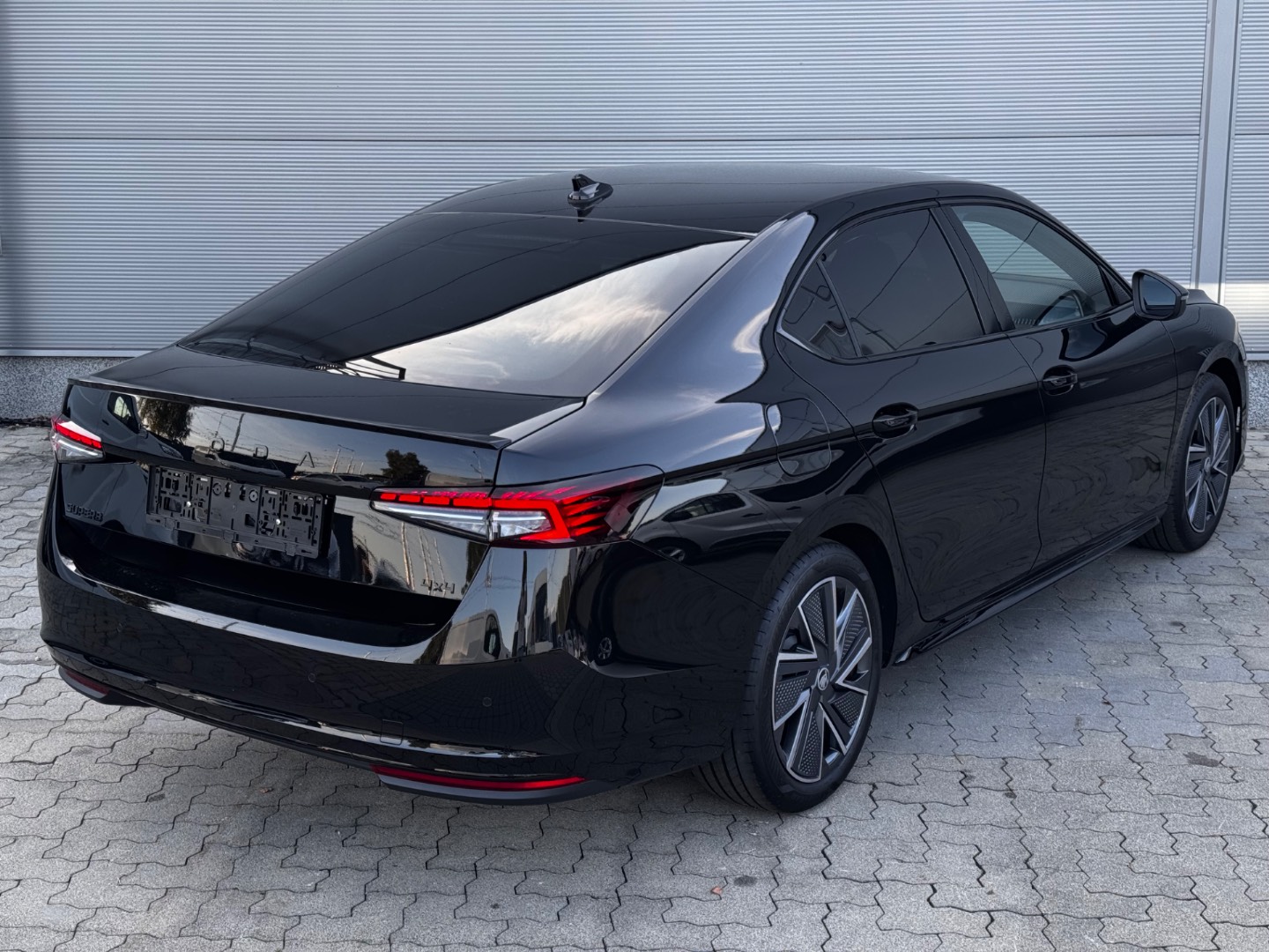 Škoda Superb Sportline 2.0 TSI 195kW 7DSG 4×4 NOVÝ