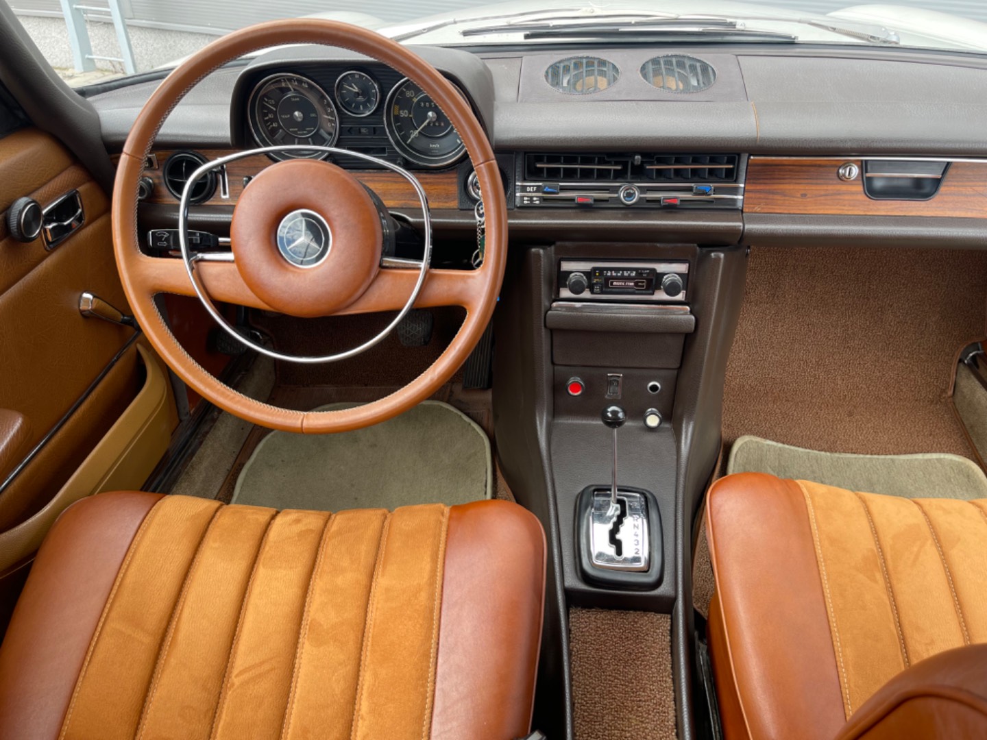 Mercedes-Benz 230 – 300 CE Kupé 250CE Automatic