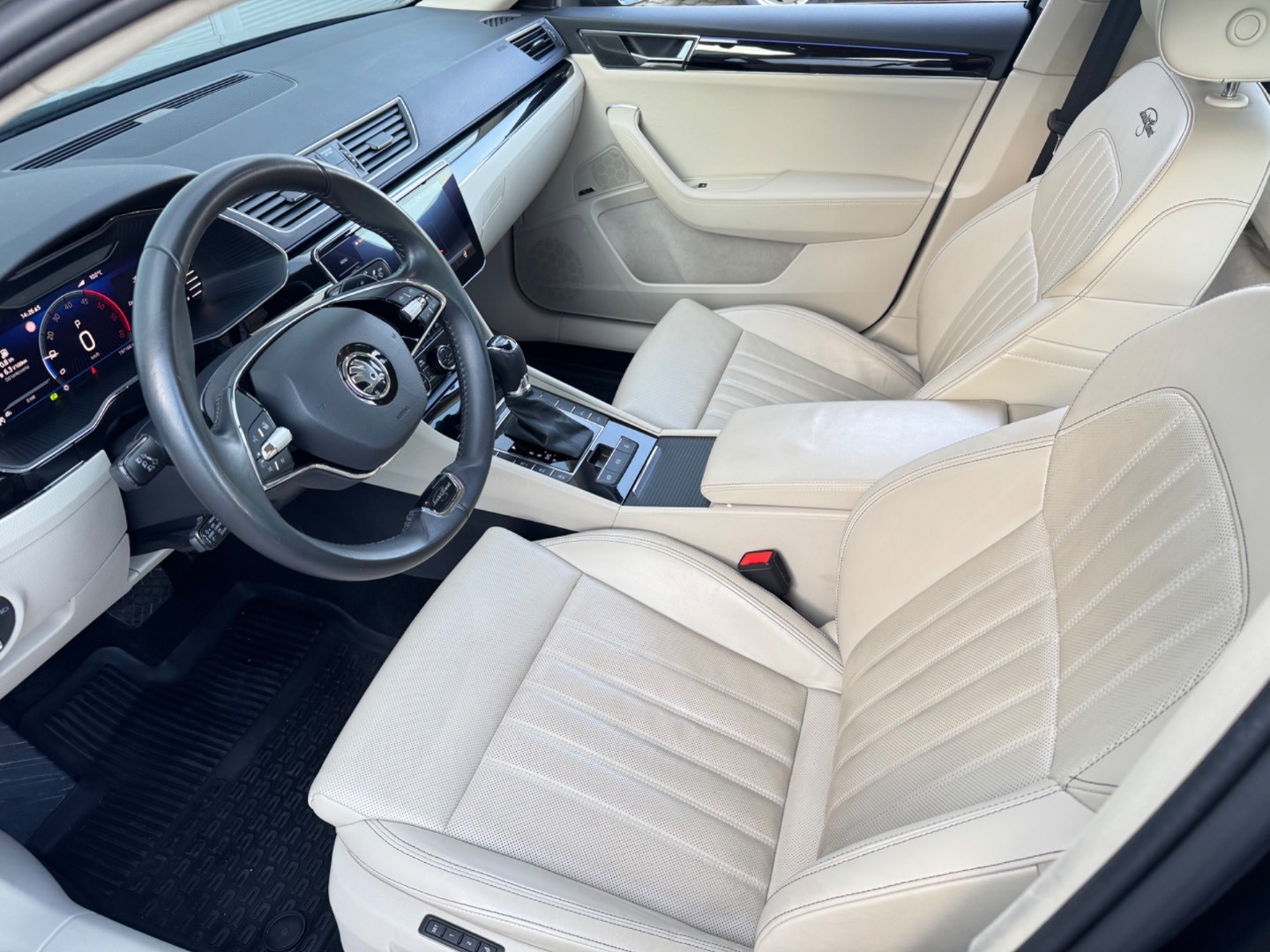 Škoda Superb 2.0 TDI SCR L K 4×4 DSG