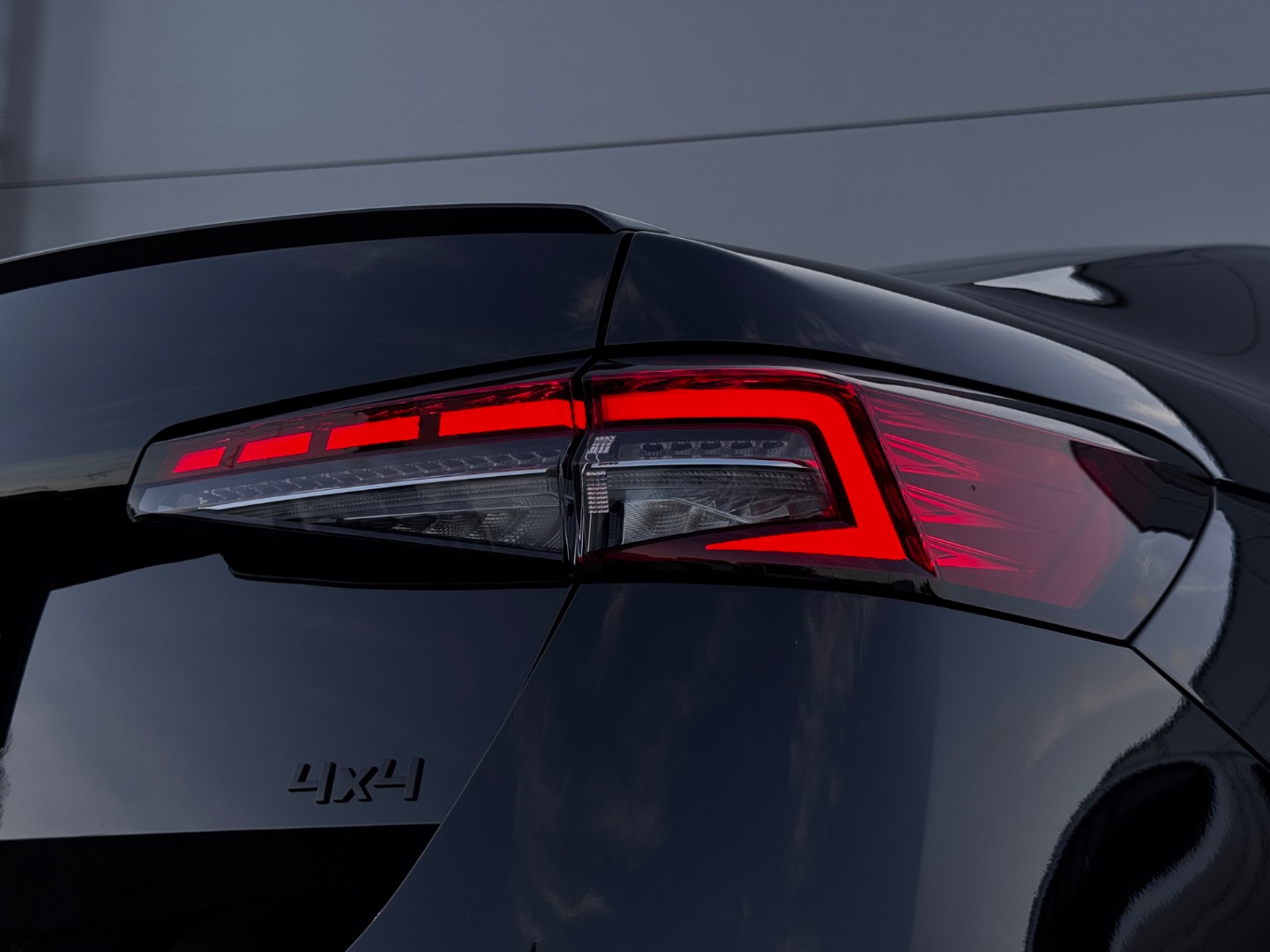 Škoda Superb Sportline 2.0 TSI 195kW 7DSG 4×4 NOVÝ