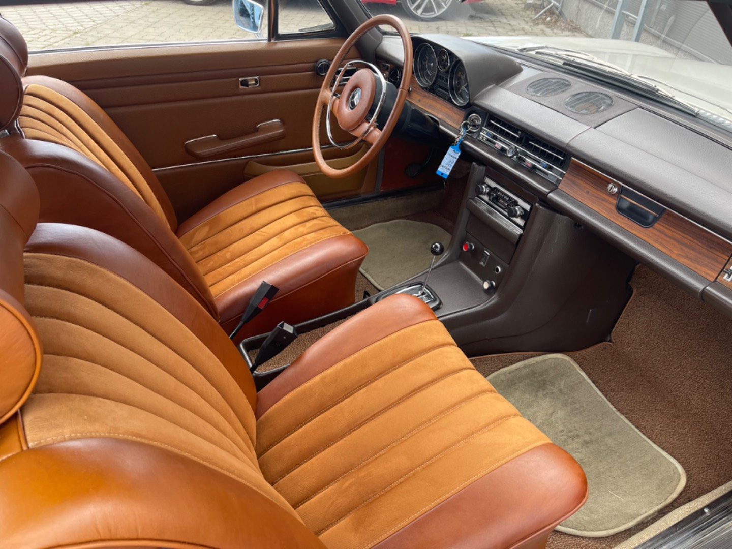 Mercedes-Benz 230 – 300 CE Kupé 250CE Automatic