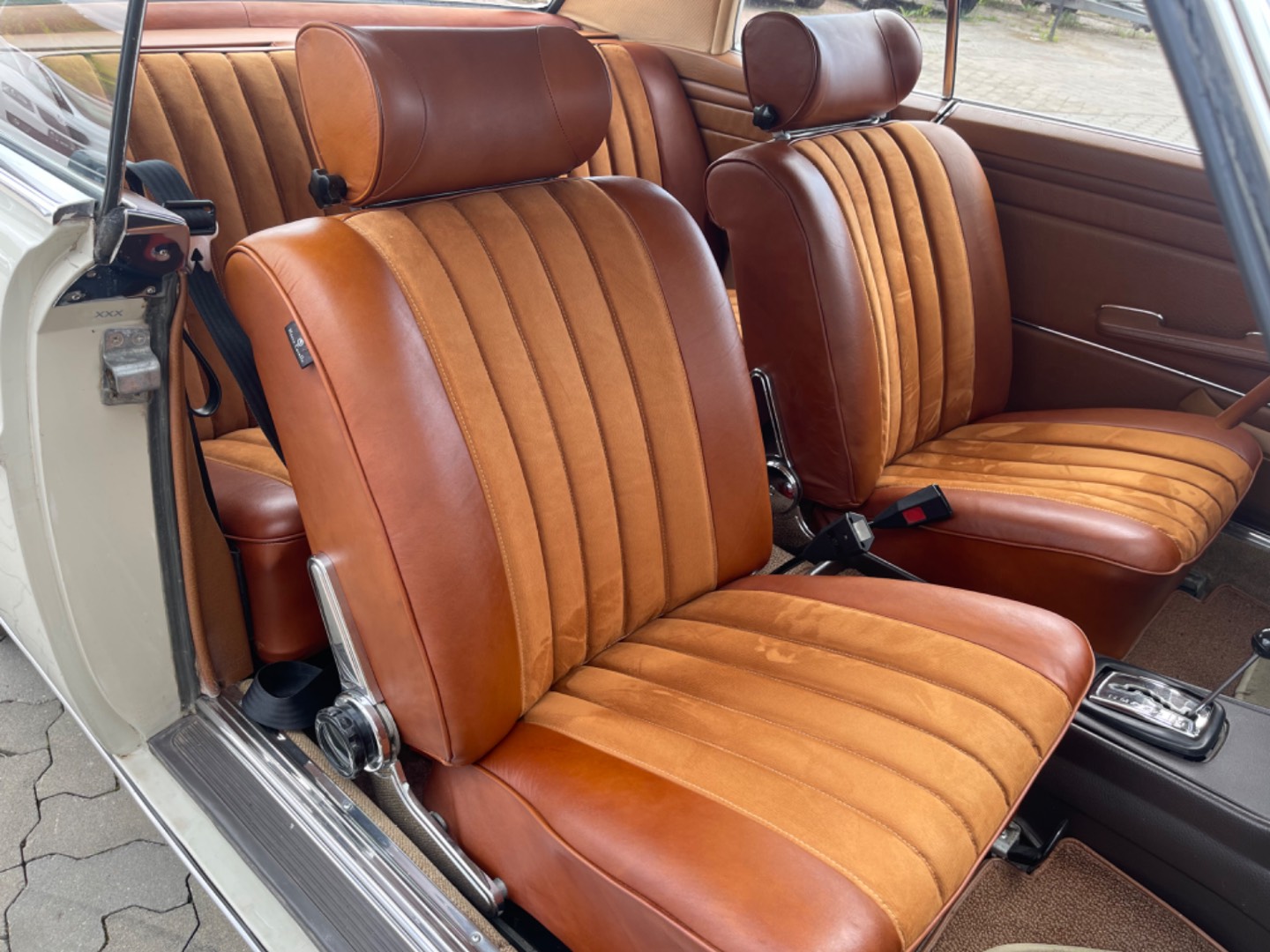 Mercedes-Benz 230 – 300 CE Kupé 250CE Automatic