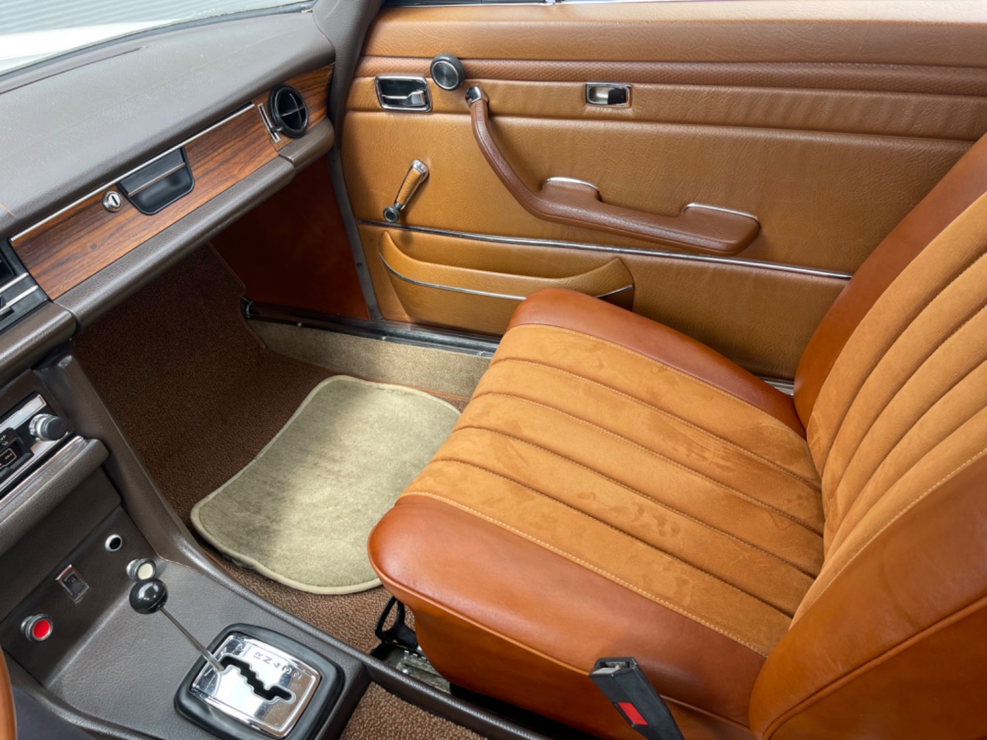 Mercedes-Benz 230 – 300 CE Kupé 250CE Automatic