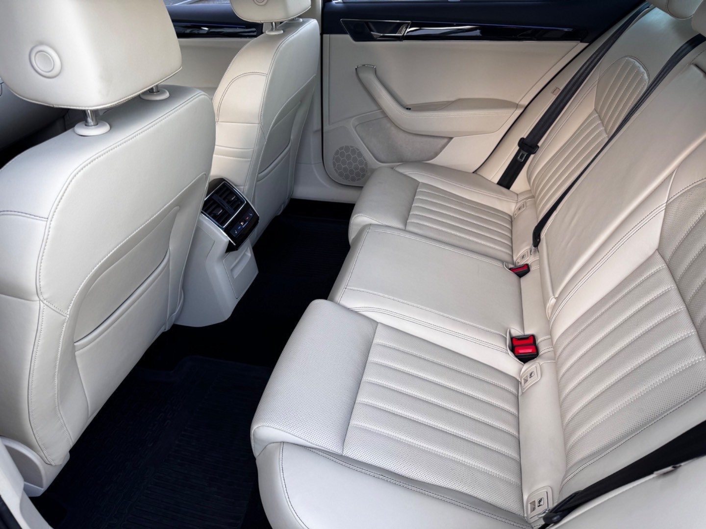 Škoda Superb 2.0 TDI SCR L K 4×4 DSG