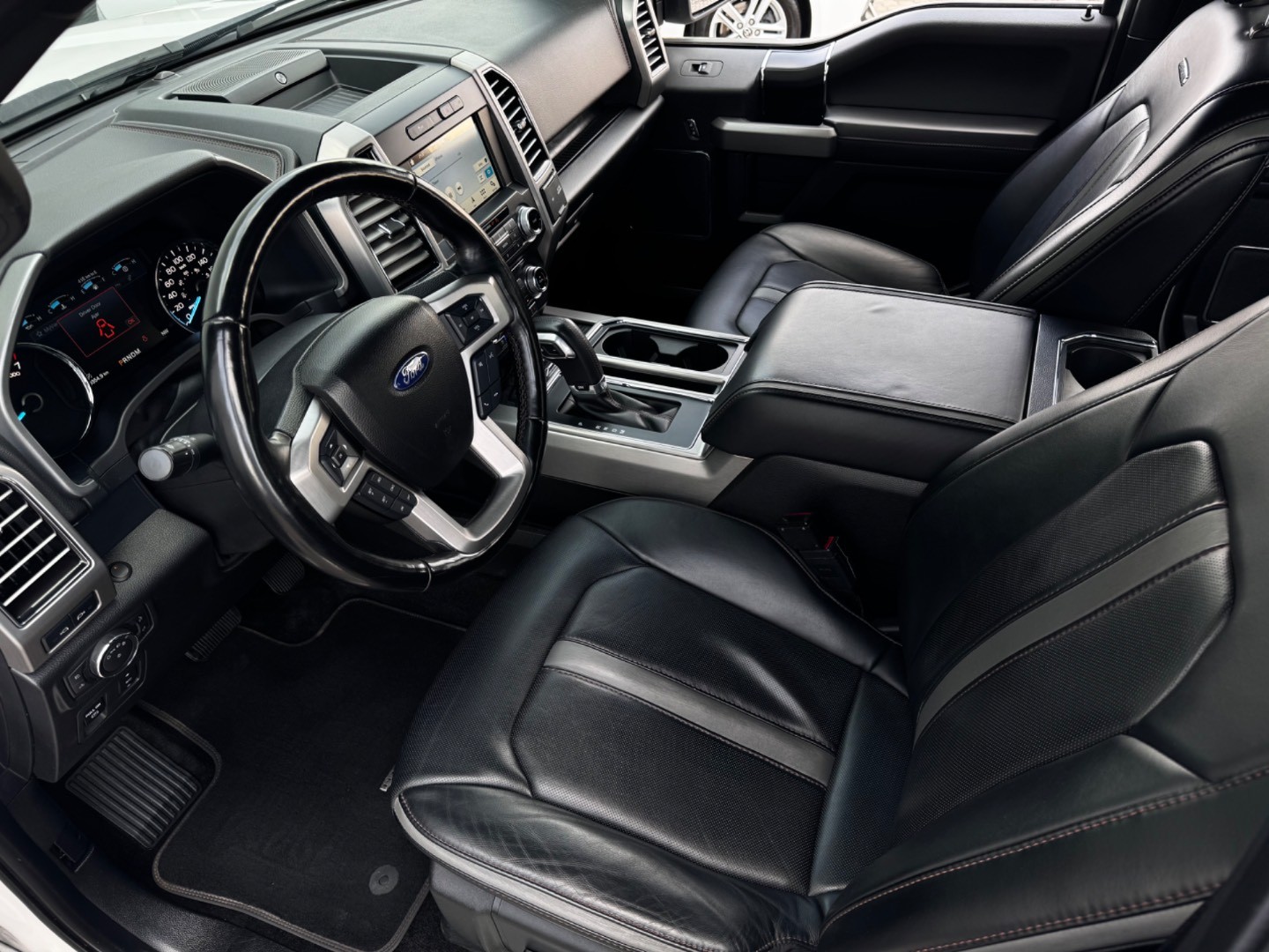 Ford F-150 4×4 PLATINUM Texas Edition