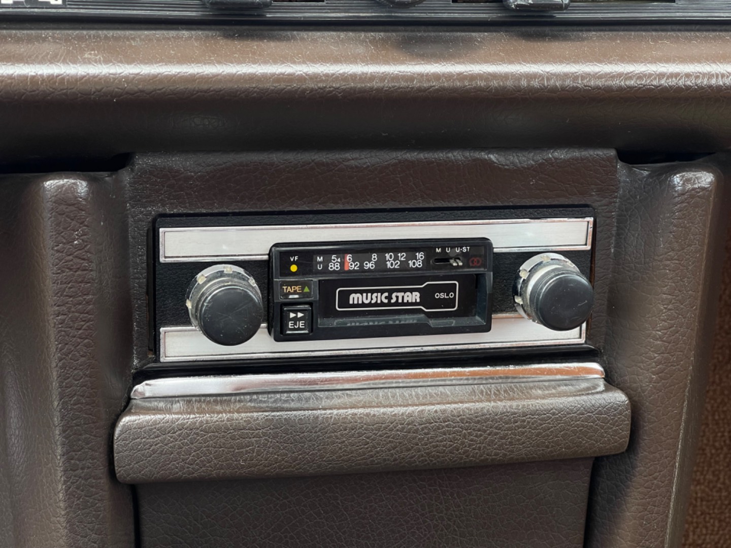 Mercedes-Benz 230 – 300 CE Kupé 250CE Automatic