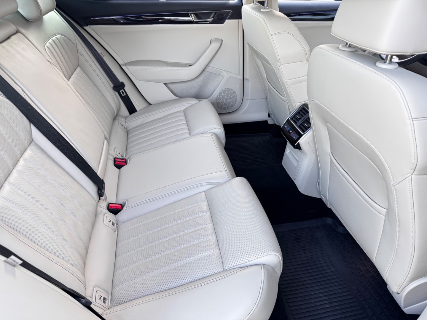 Škoda Superb 2.0 TDI SCR L K 4×4 DSG