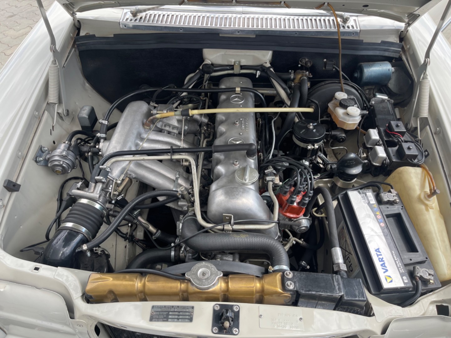 Mercedes-Benz 230 – 300 CE Kupé 250CE Automatic