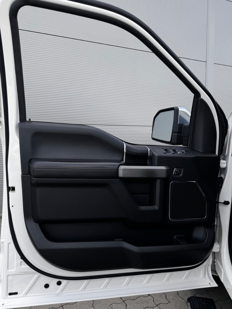 Ford F-150 4×4 PLATINUM Texas Edition