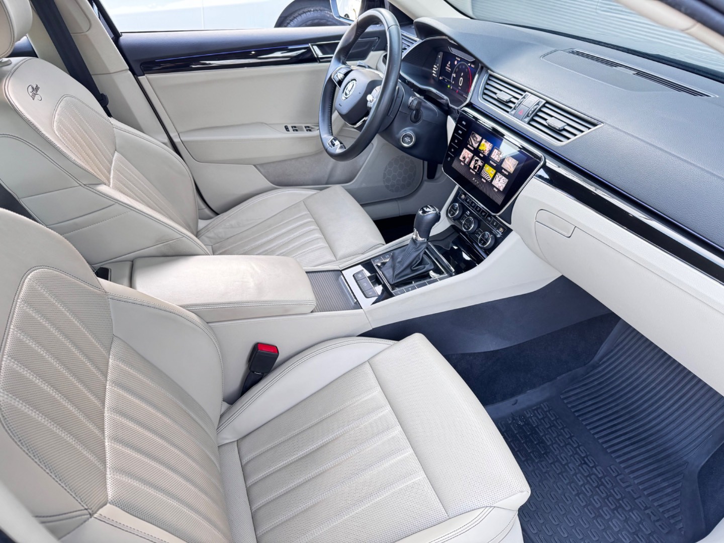 Škoda Superb 2.0 TDI SCR L K 4×4 DSG