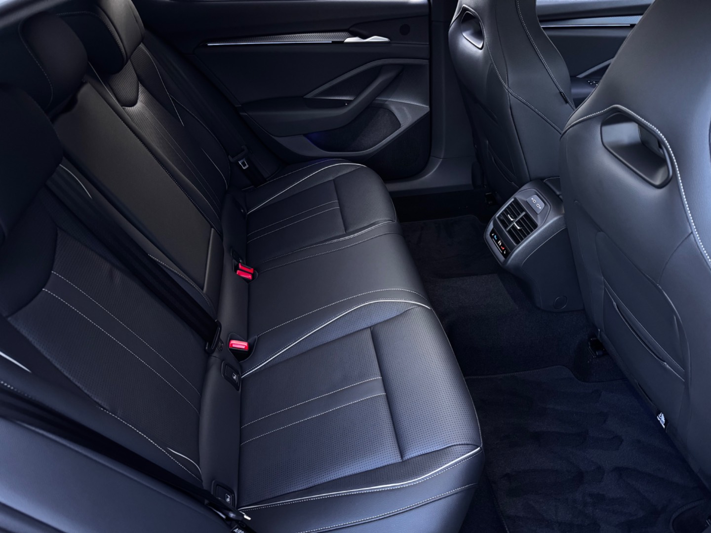 Škoda Superb Sportline 2.0 TSI 195kW 7DSG 4×4 NOVÝ