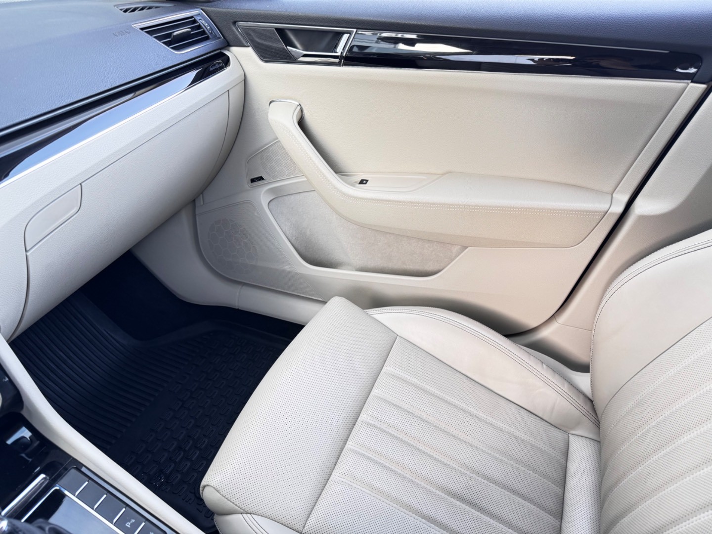 Škoda Superb 2.0 TDI SCR L K 4×4 DSG