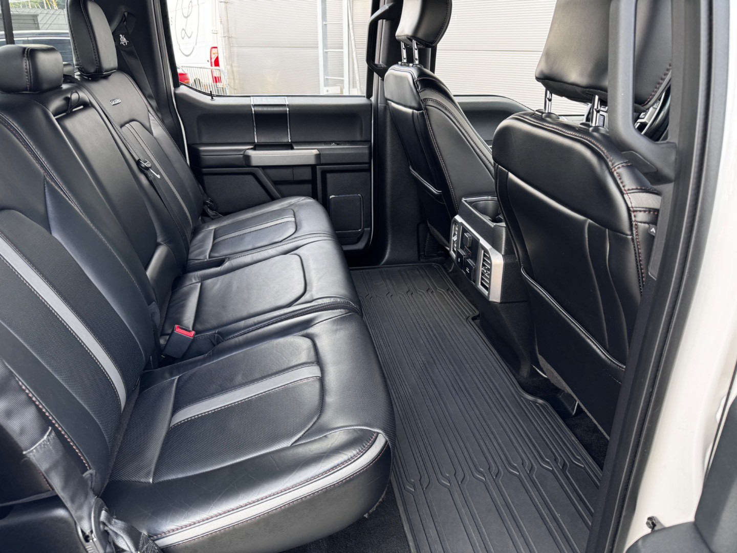 Ford F-150 4×4 PLATINUM Texas Edition