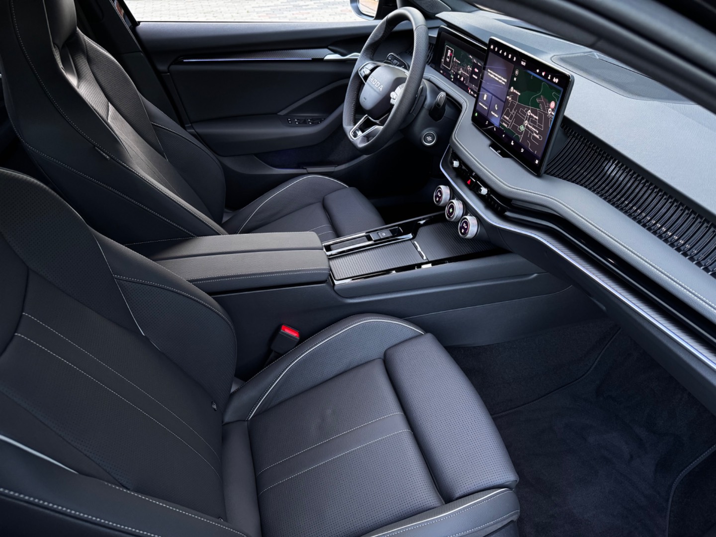 Škoda Superb Sportline 2.0 TSI 195kW 7DSG 4×4 NOVÝ