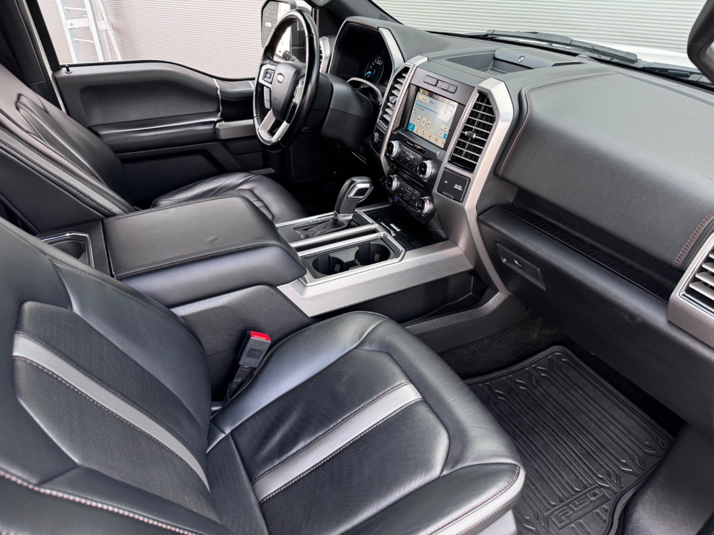 Ford F-150 4×4 PLATINUM Texas Edition