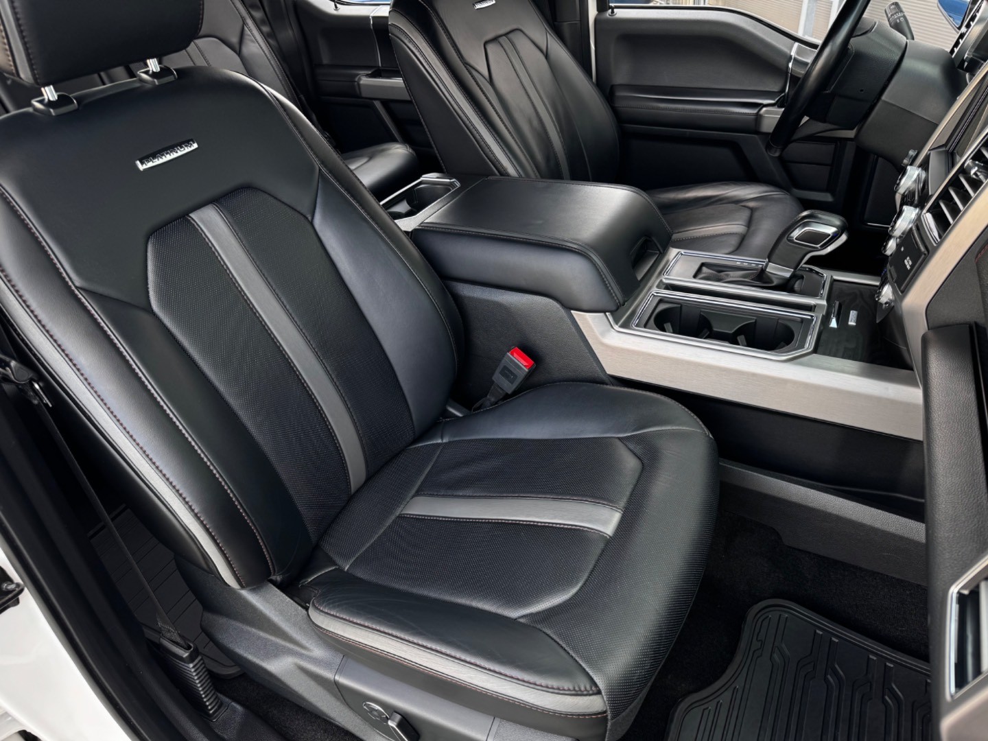 Ford F-150 4×4 PLATINUM Texas Edition