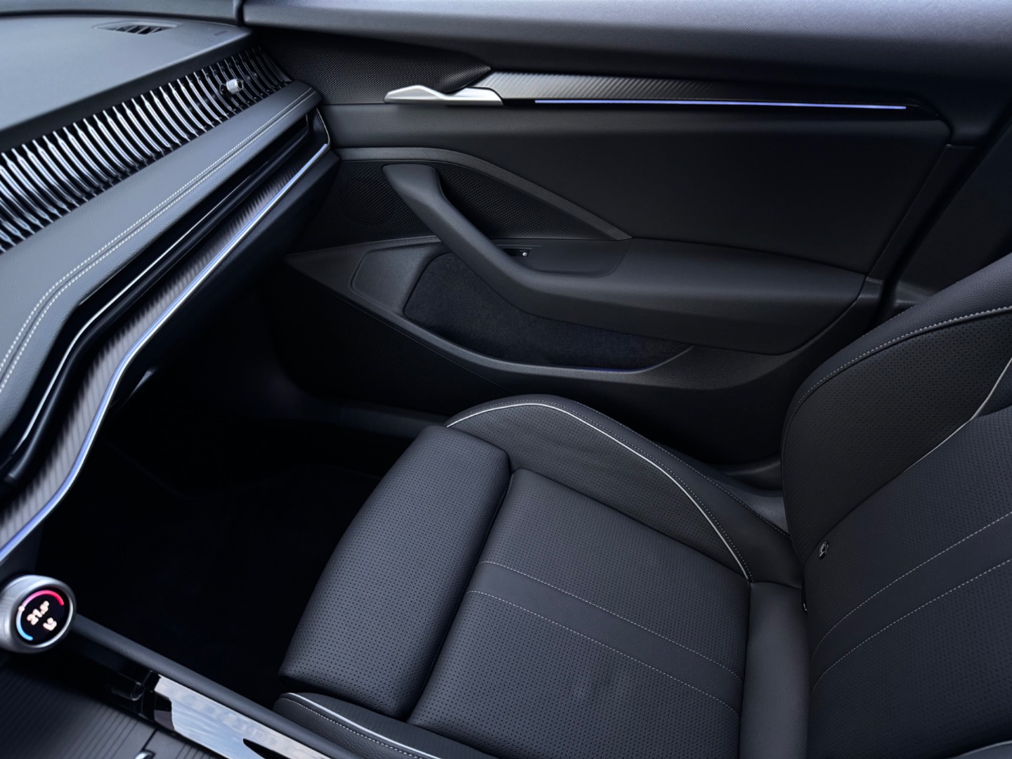 Škoda Superb Sportline 2.0 TSI 195kW 7DSG 4×4 NOVÝ