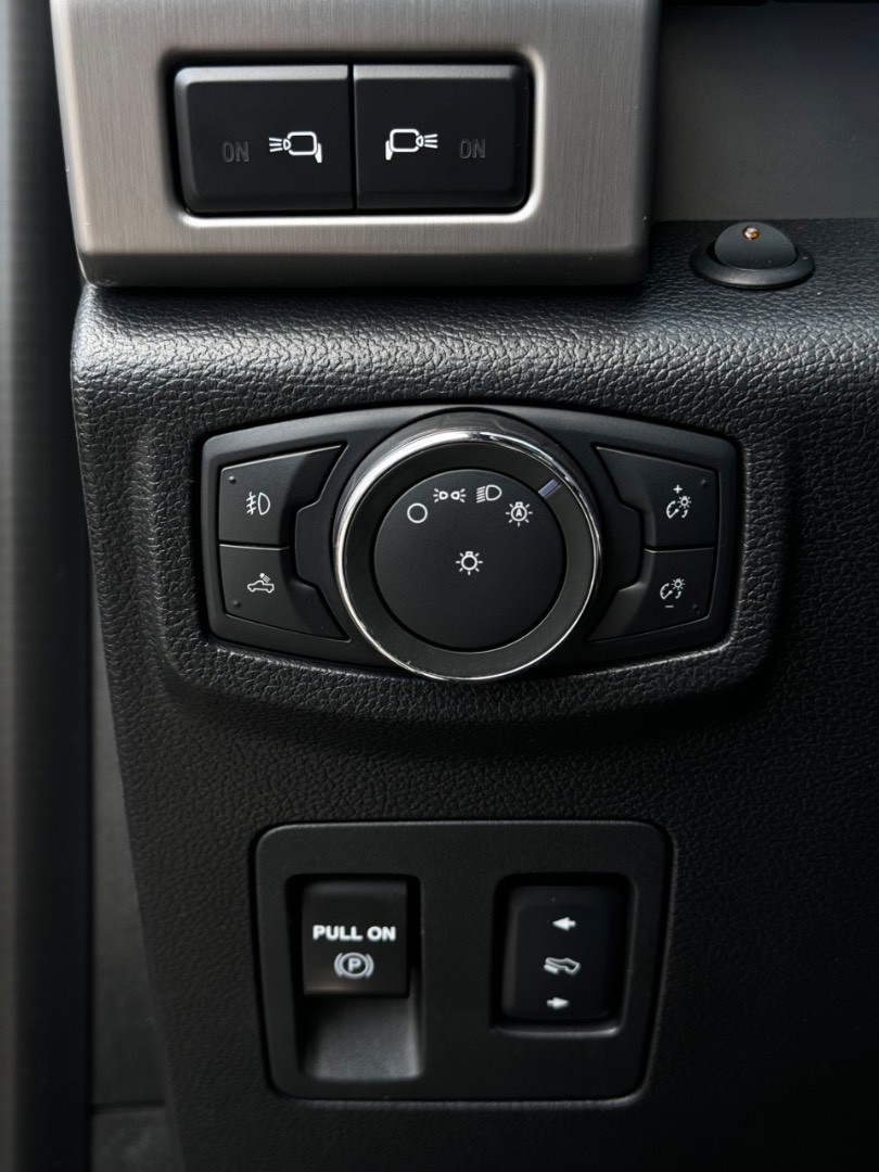 Ford F-150 4×4 PLATINUM Texas Edition