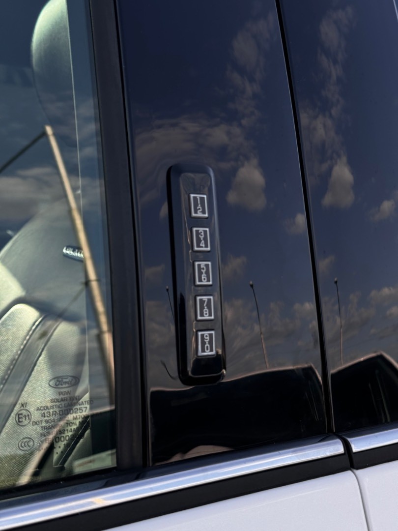 Ford F-150 4×4 PLATINUM Texas Edition