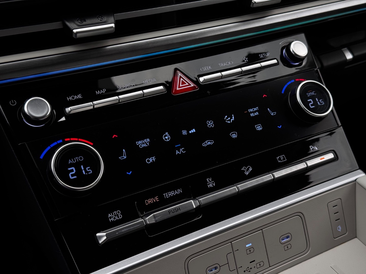 Hyundai Santa Fe 1.6 PHEV Premium AWD AT, 1 Majiteľ, SK, Fabrick