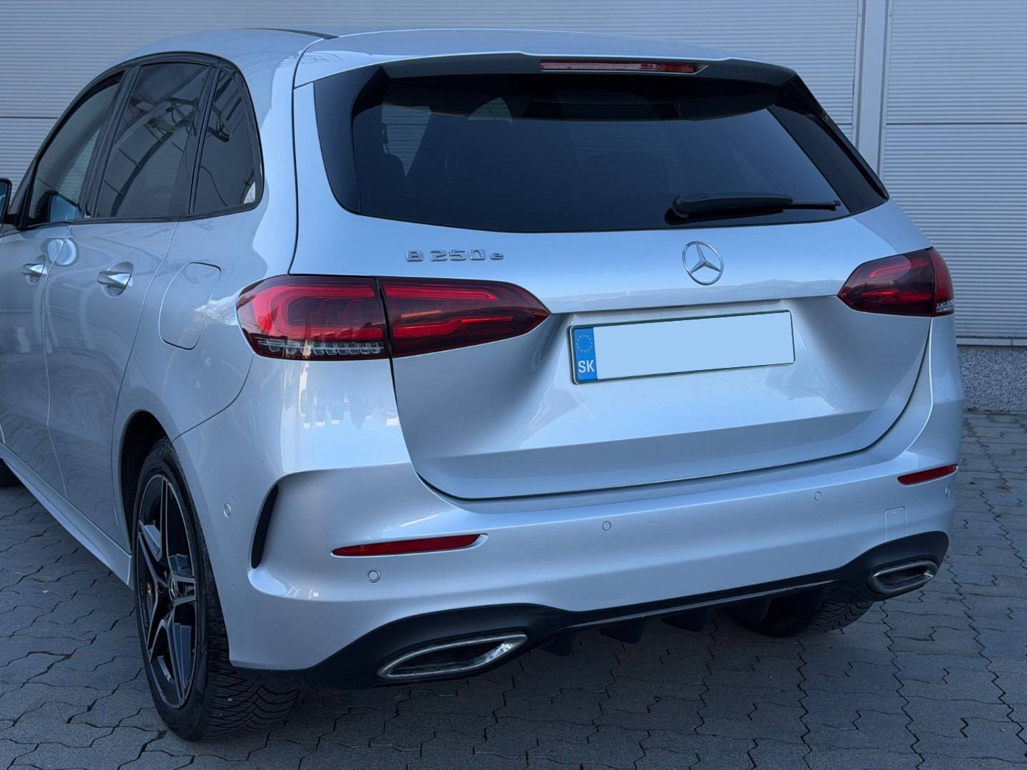 Mercedes-Benz B trieda Mercedes Benz 250e, AMG interiér, 118kW,