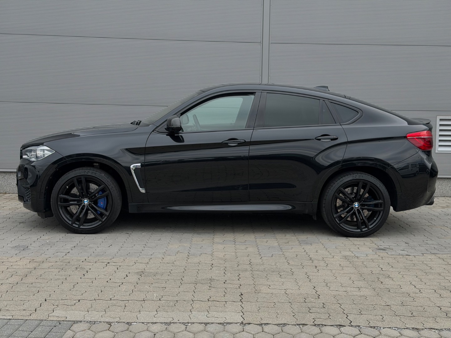 BMW X6 M edition BLACK FIRE, AKRAPOVIČ