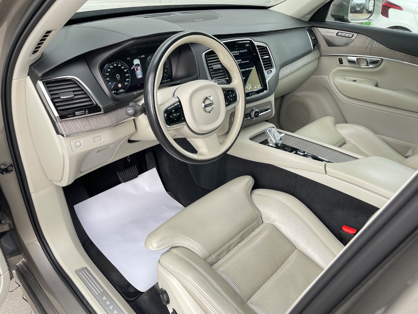 Volvo XC90 2.0 B5 Drive-E Inscription AWD A/T