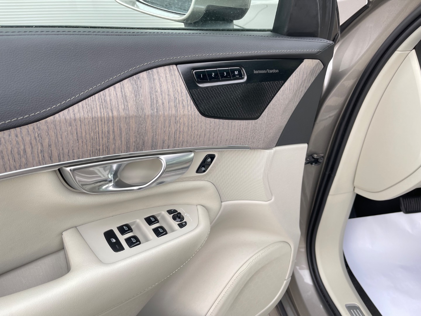 Volvo XC90 2.0 B5 Drive-E Inscription AWD A/T