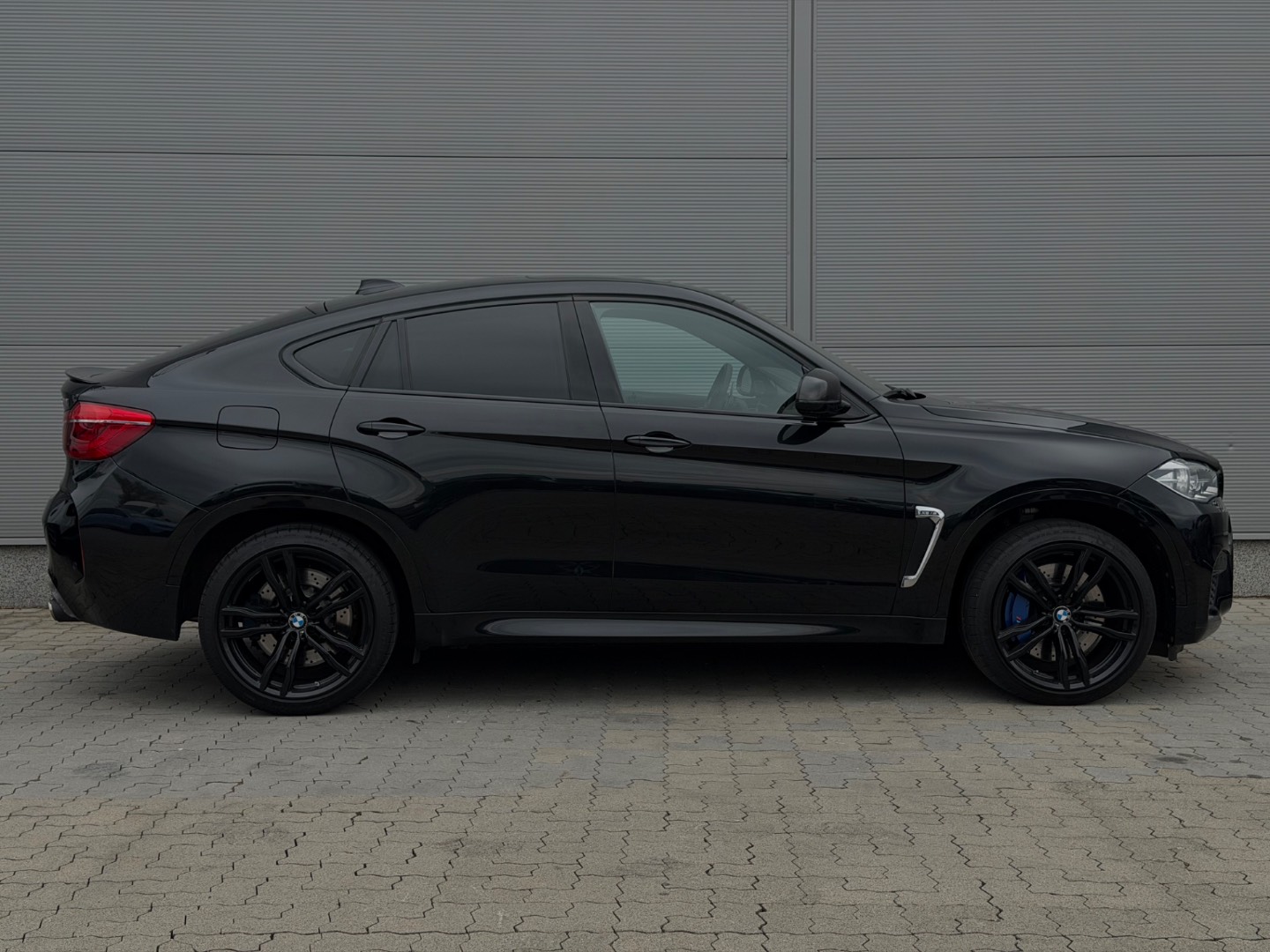 BMW X6 M edition BLACK FIRE, AKRAPOVIČ