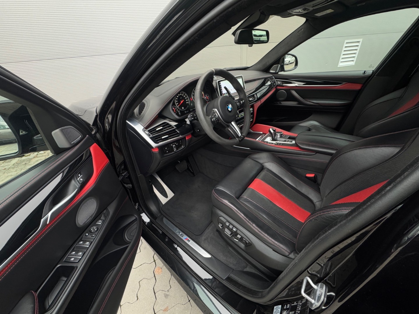 BMW X6 M edition BLACK FIRE, AKRAPOVIČ