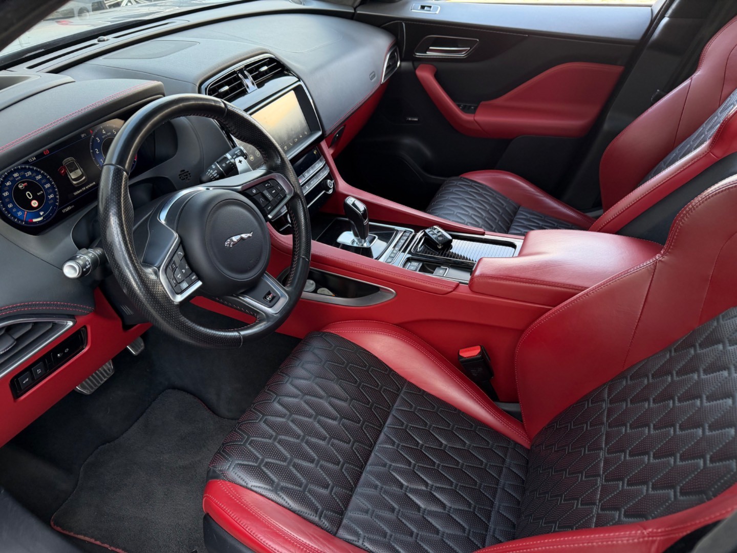 Jaguar F-Pace 5.0 V8 SVR AWD A/T