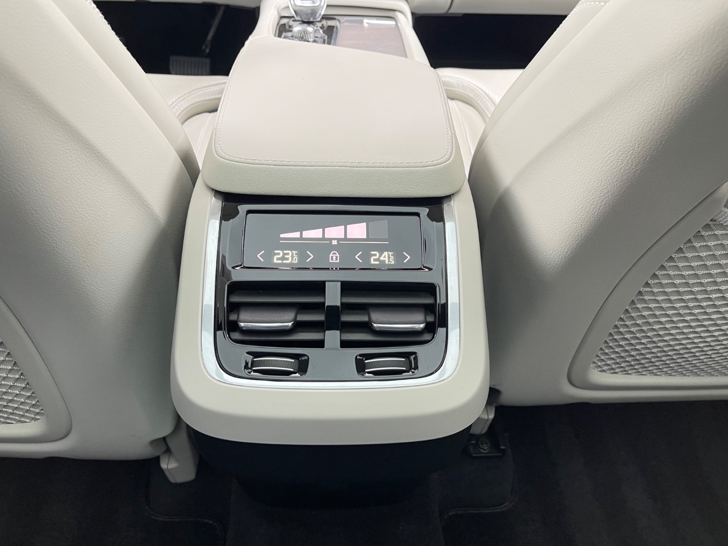 Volvo XC90 2.0 B5 Drive-E Inscription AWD A/T