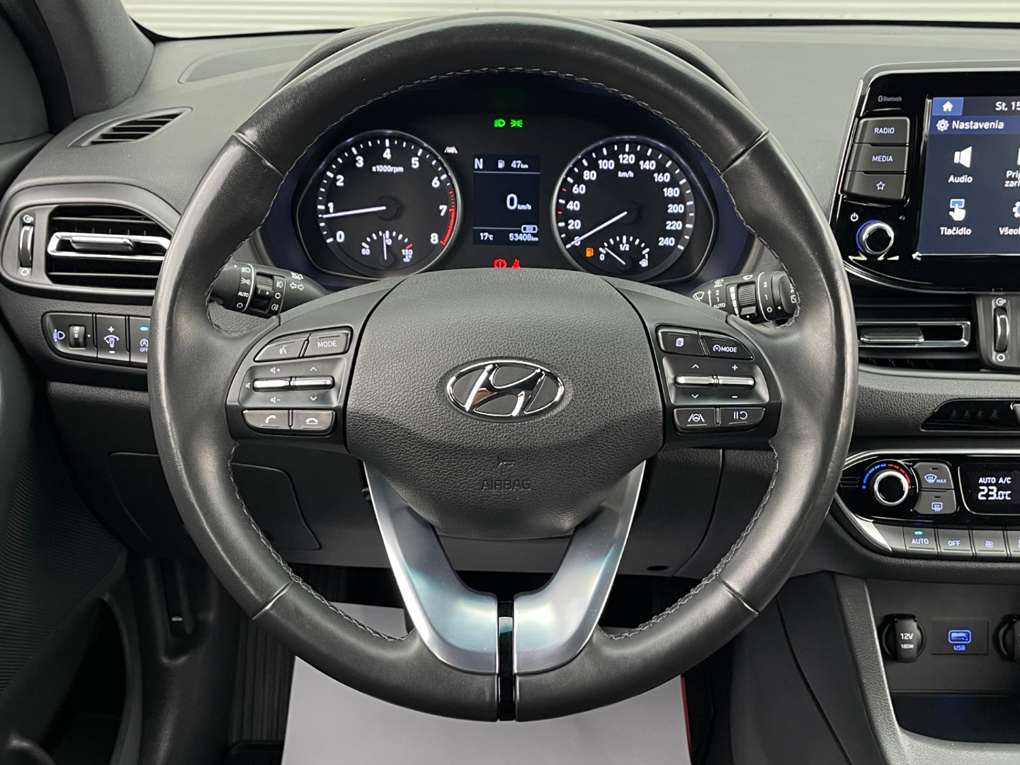 Hyundai i30 1.5 T-GDi mHEV iMT Play