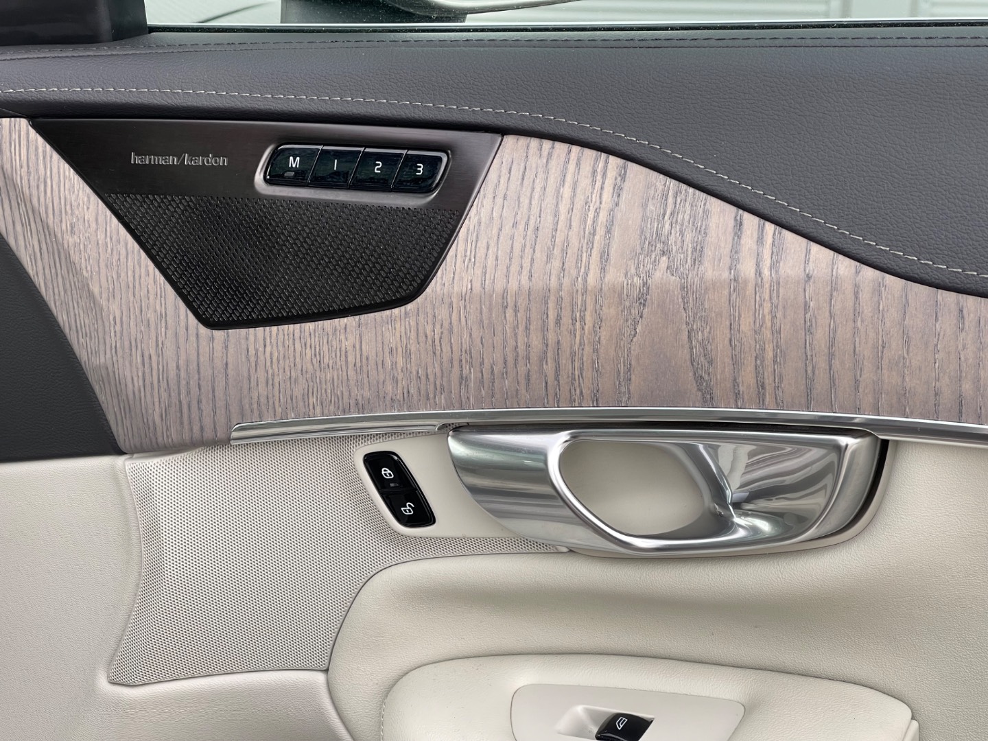 Volvo XC90 2.0 B5 Drive-E Inscription AWD A/T