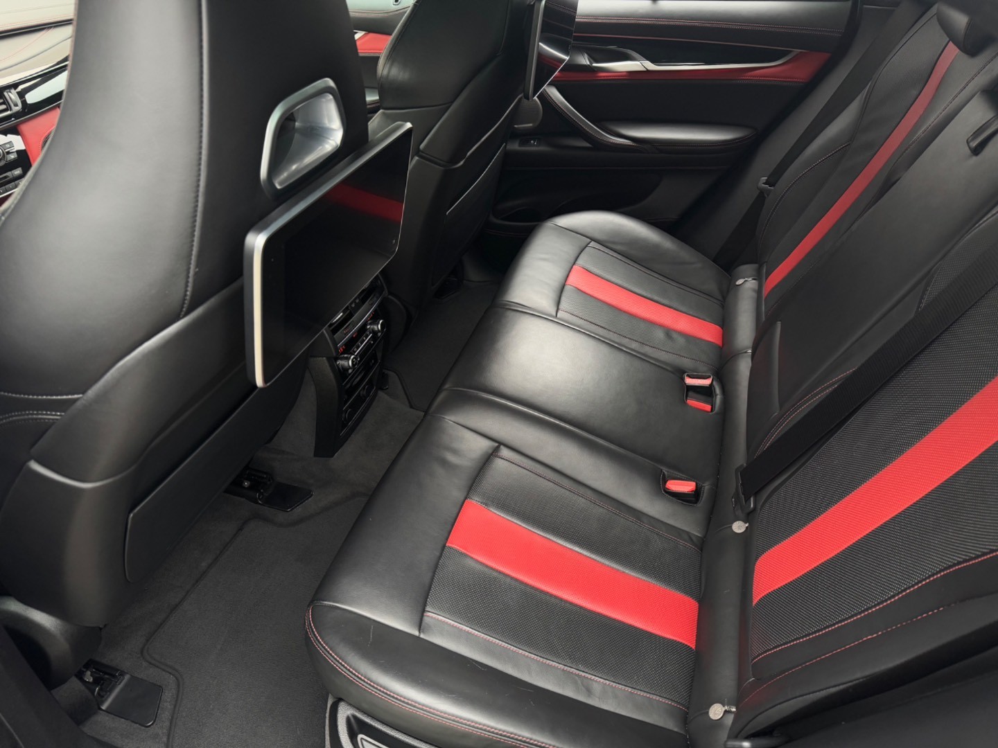 BMW X6 M edition BLACK FIRE, AKRAPOVIČ