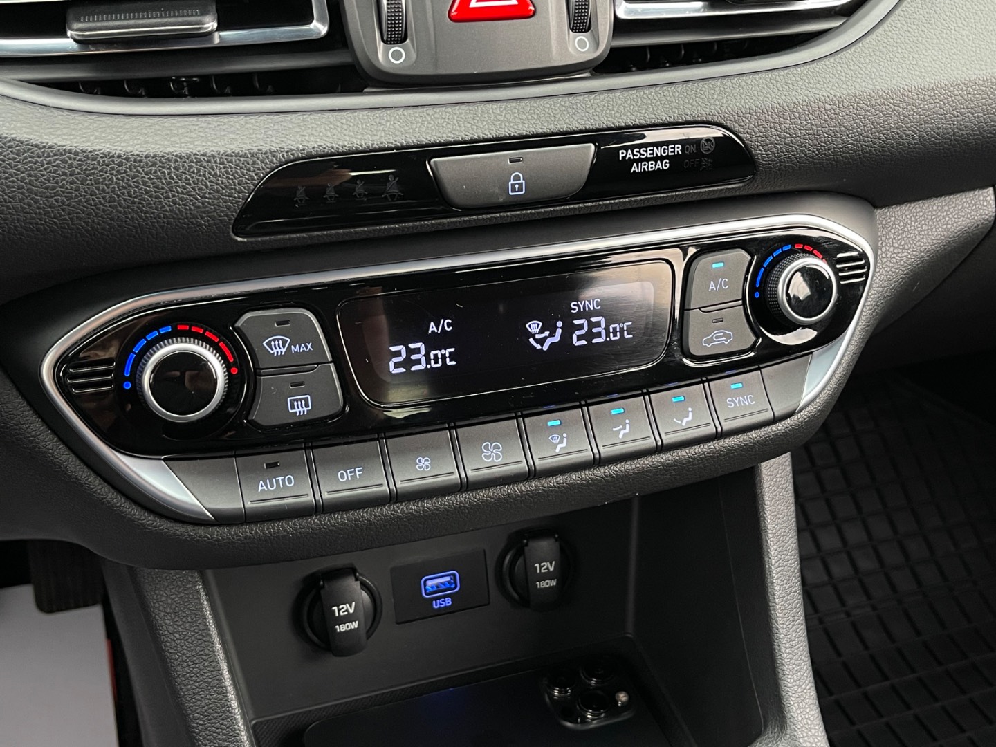 Hyundai i30 1.5 T-GDi mHEV iMT Play