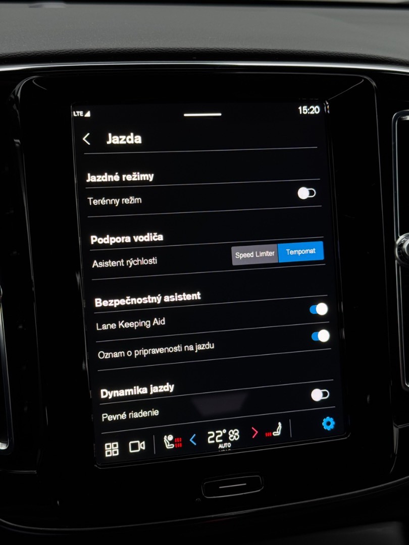 Volvo XC40 2.0 B3 mHEV Core A/T