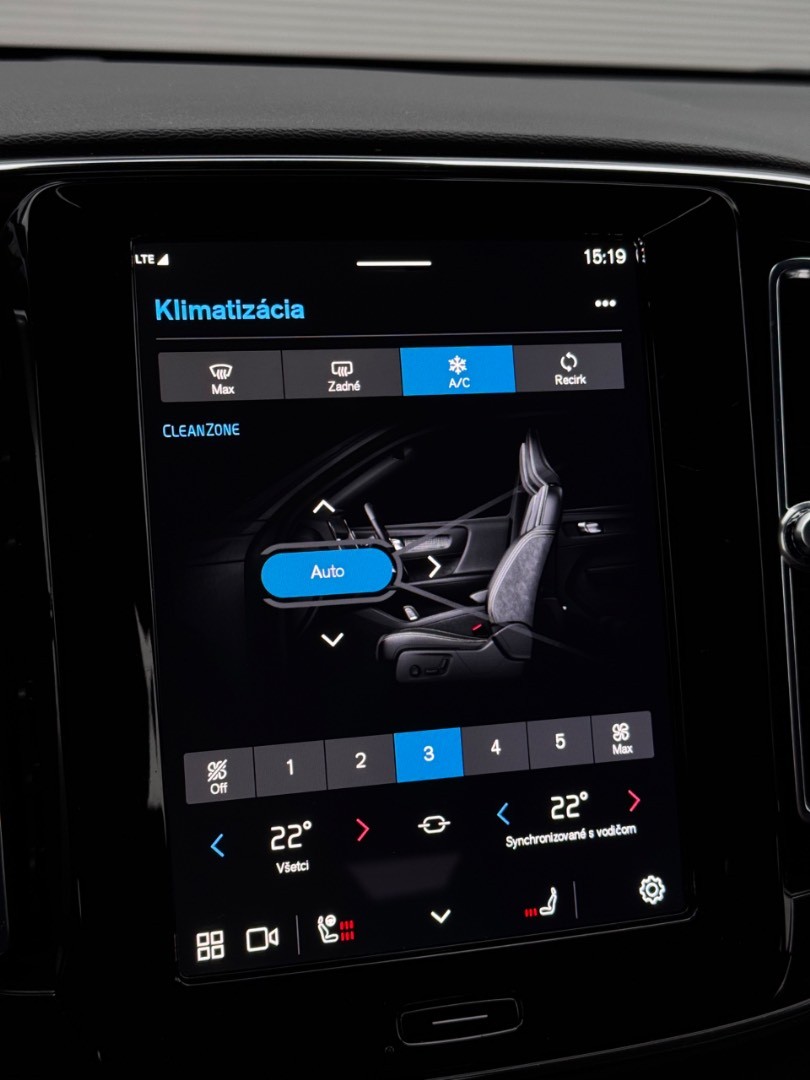 Volvo XC40 2.0 B3 mHEV Core A/T