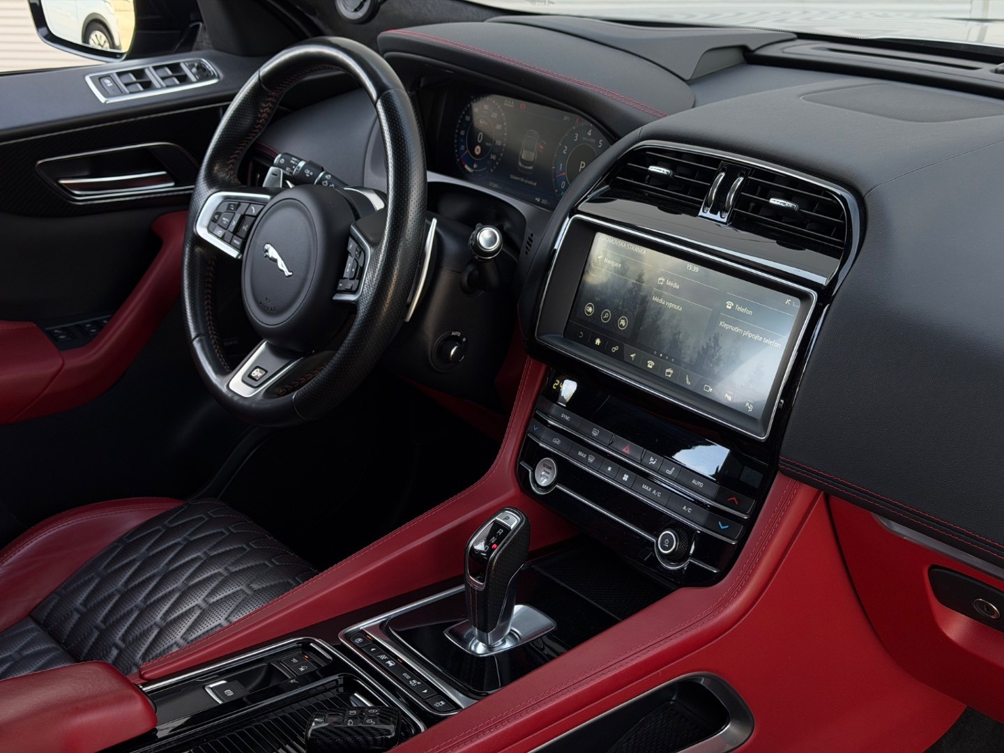 Jaguar F-Pace 5.0 V8 SVR AWD A/T